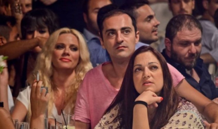 Ζέτα Μακρυπούλια: Στα μπουζούκια με τους φίλους της