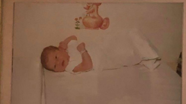 Το μωράκι στη φωτογραφία είναι σήμερα πανέμορφη Ελληνίδα παρουσιάστρια!