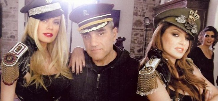 Ζέτα Μακρυπούλια - Έλενα Παπαρίζου: Γιατί ντύθηκαν δεσμοφύλακες;