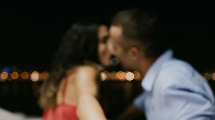 Γνωστό ζευγάρι της κυπριακής showbiz ανακοίνωσε τον γάμο τους με τον πιο εντυπωσιακό τρόπο [εικόνες]