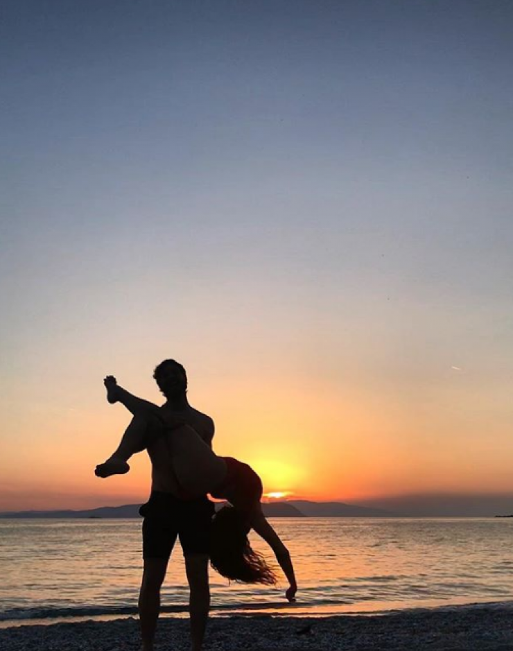 Οι φήμες οργιάζουν πως οι δύο ηθοποιοί είναι το νέο ζευγάρι της κυπριακής showbiz!