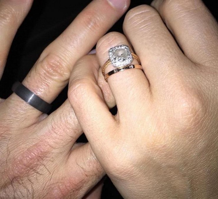 Το ζευγάρι της showbiz παντρεύτηκε και το ανακοίνωσε με μια φωτογραφία!