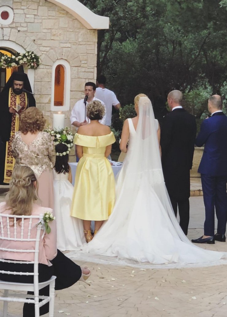 Ζευγάρι της ελληνικής showbiz παντρεύτηκε μετά από πολλά χρόνια που είναι μαζί! [εικόνες & βίντεο]