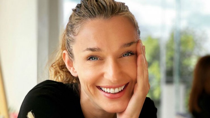 Κάτια Ζυγούλη: Ο χορός με τη μεγάλη της κόρη στο σαλόνι που θα σας φτιάξει τη διάθεση! [βίντεο]