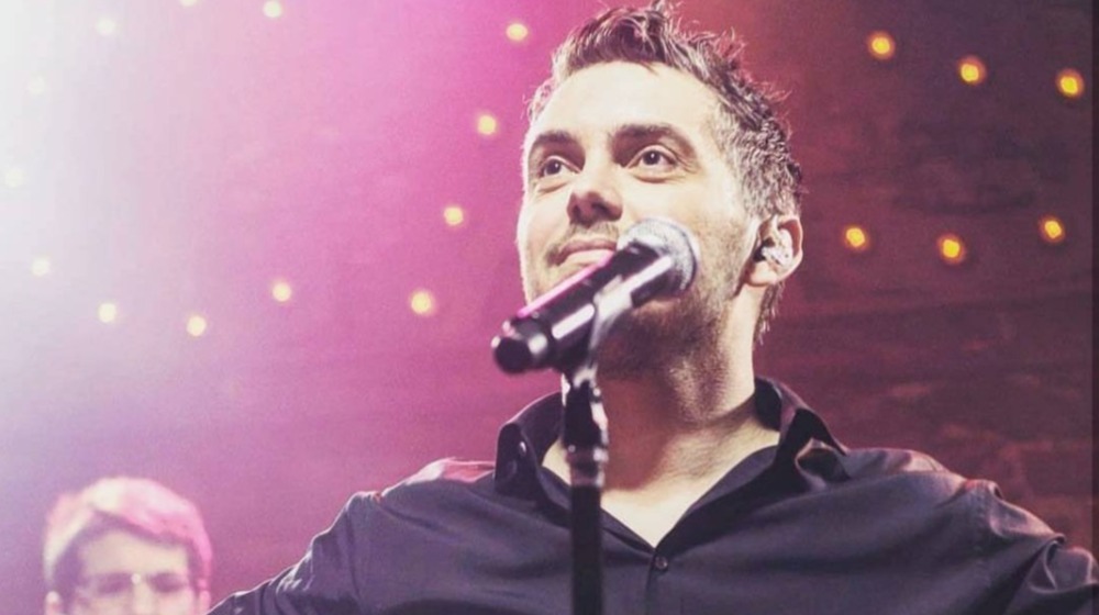 Μιχάλης Χατζηγιάννης: Παραχώρησε "συναυλία" μέσα στο μετρό συντάγματος [βίντεο]