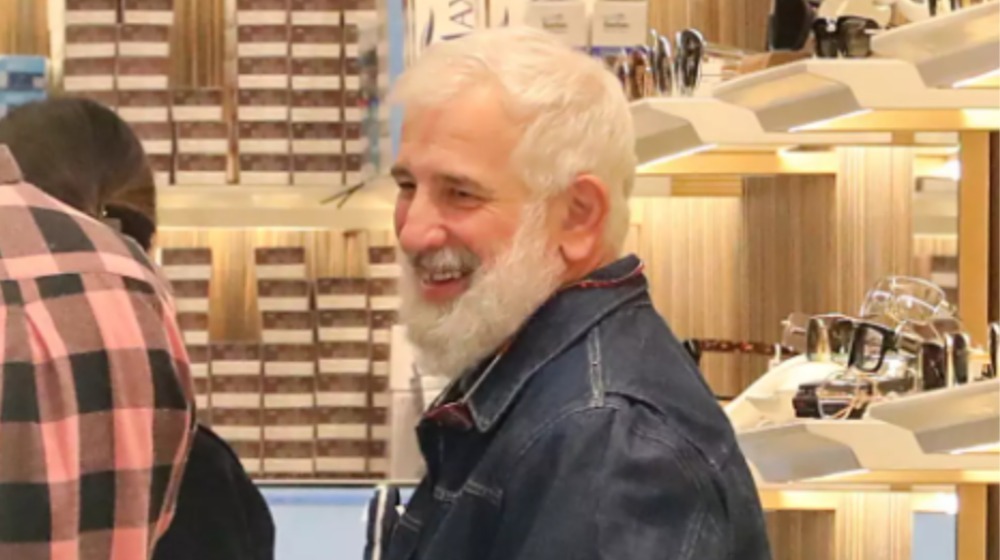 Πέτρος Φιλιππίδης: Χαμογελαστός σε σπάνια δημόσια εμφάνισή του [εικόνες]