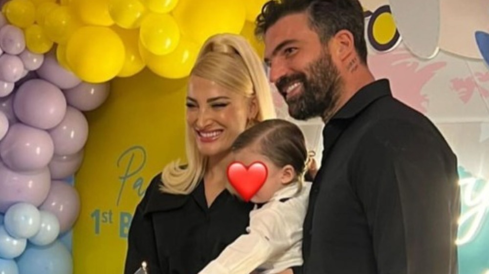 Τούνη - Αλεξάνδρου: Ο γιος τους έγινε ενός! Το θεματικό πάρτι με τα ταξίδια του που έγινε viral [εικόνες & βίντεο]