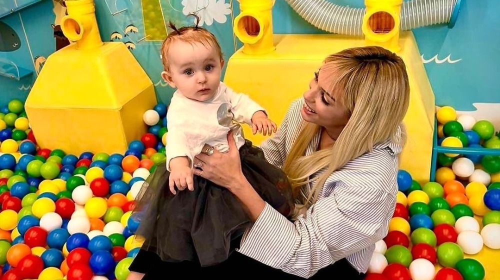 Σόφη Χρυσάνθου: Γιορτάζει με ένα τρυφερό βίντεο τα πρώτα γενέθλια της κόρης της