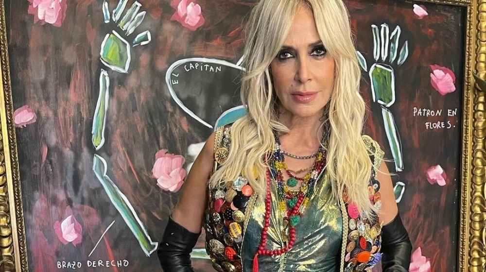 Άννα Βίσση: Βρίσκεται μόνη σε parking και τραγουδάει ακαπέλα [βίντεο]