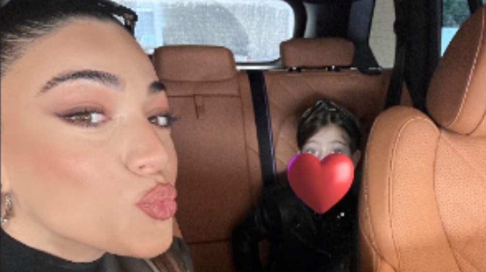 Ήβη Αδάμου: Φωτογράφησε την κόρη της στο σαλόνι του σπιτιού τους [εικόνα]