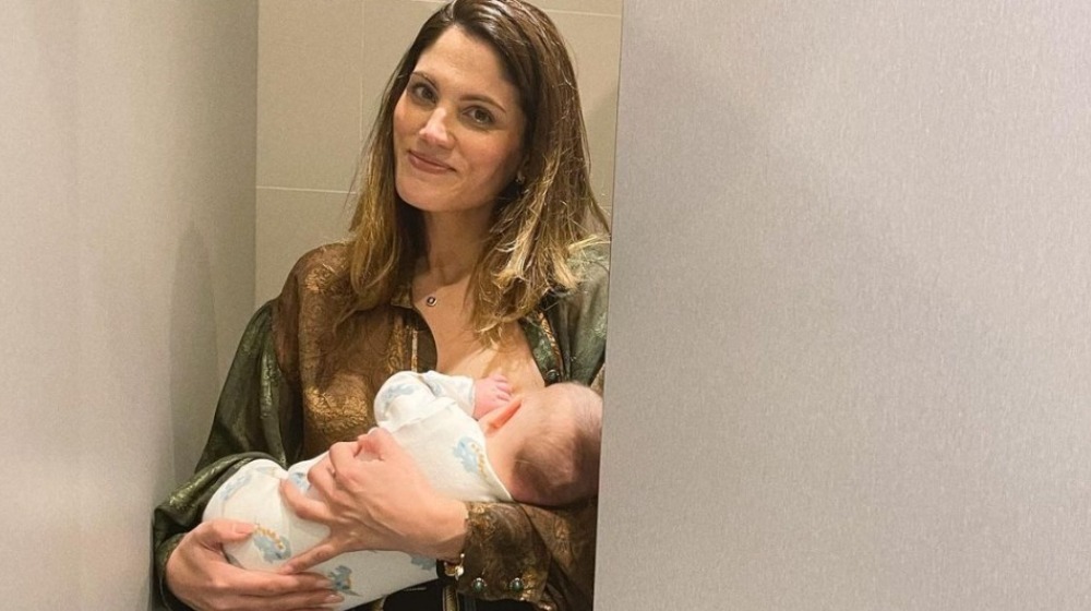 Μαίρη Συνατσάκη: Η βόλτα σε εμπορικό κέντρο με την κόρη της [εικόνες]