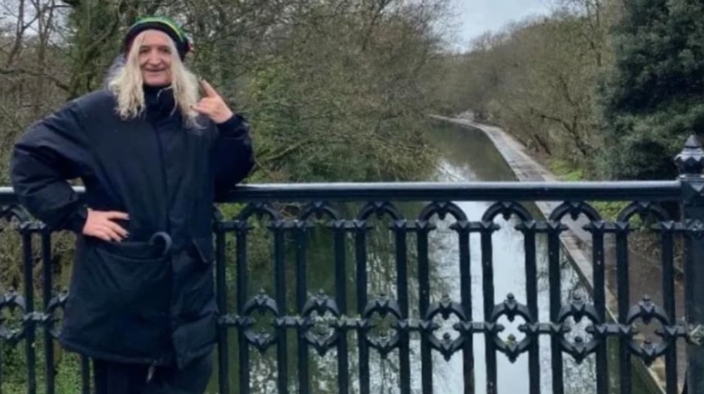 Ο Νίκος Καρβέλας σε ρόλο συγγραφέα - Το περιεχόμενο του βιβλίου [εικόνα]