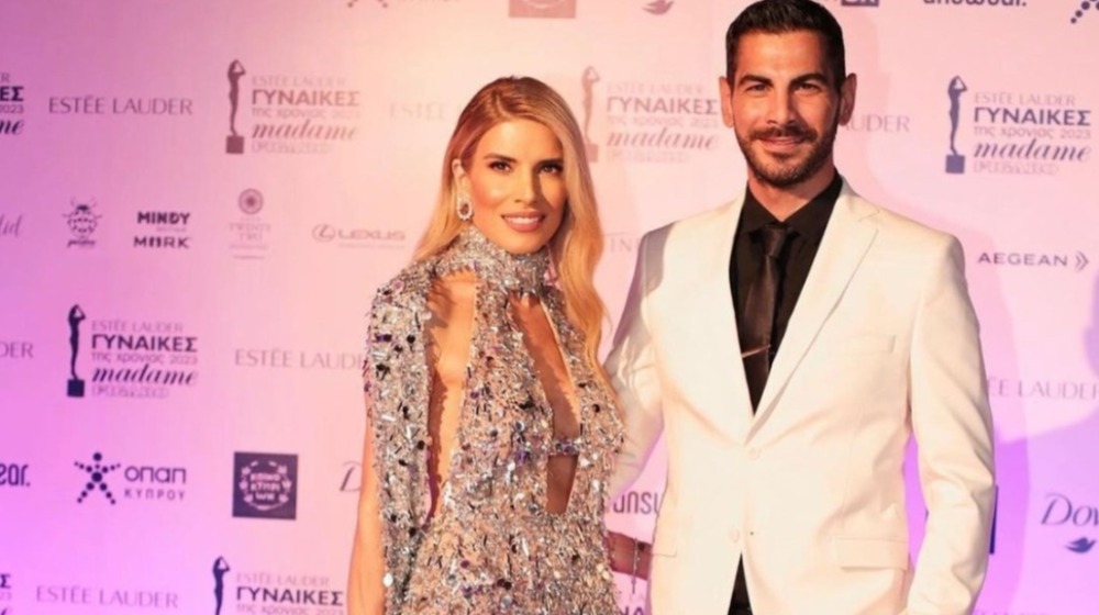 Σταύρος Κωνσταντίνου: Αμέσως μετά το live του στην Κύπρο, στις αθηναικές πίστες με τη σύζυγό του [εικόνες]