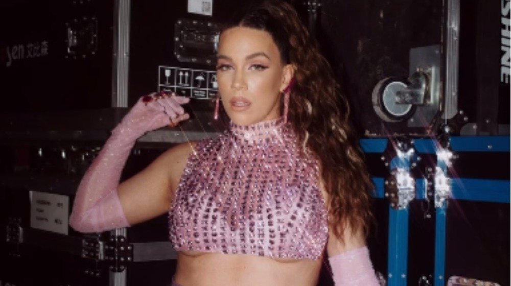 Κατερίνα Στικούδη: Aγκαλιά με τον 1,5 μηνών γιο της ποζάρει στο instagram [εικόνα]