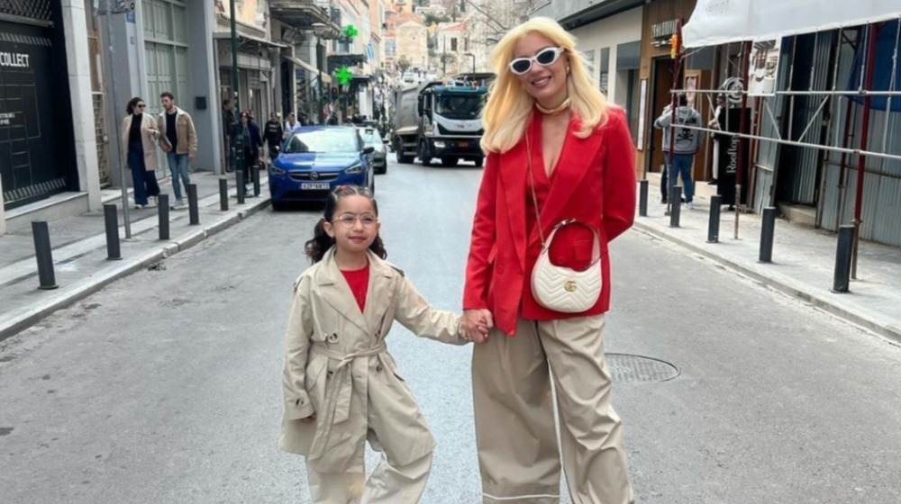 Άντρη Καραντώνη: Δείτε την κόρη της, Αργυρώ, να τη βάφει στο tiktok [βίντεο]