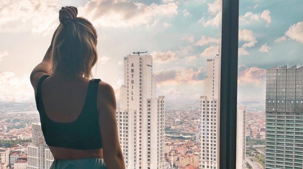 Γνωστή Ελληνίδα για τον ξυλοδαρμό της: "Ρώτησαν τον γιο μου στο σχολείο γιατί χτύπησαν τη μαμά του"