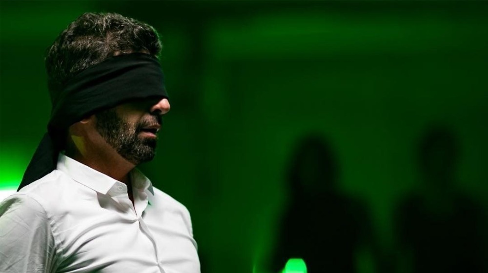 Γνωστός Έλληνας ηθοποιός: "Ήμουν "τσιλιαδόρος" σε λέσχες, πρόσεχα μη μας κάνει "ντου" η αστυνομία"