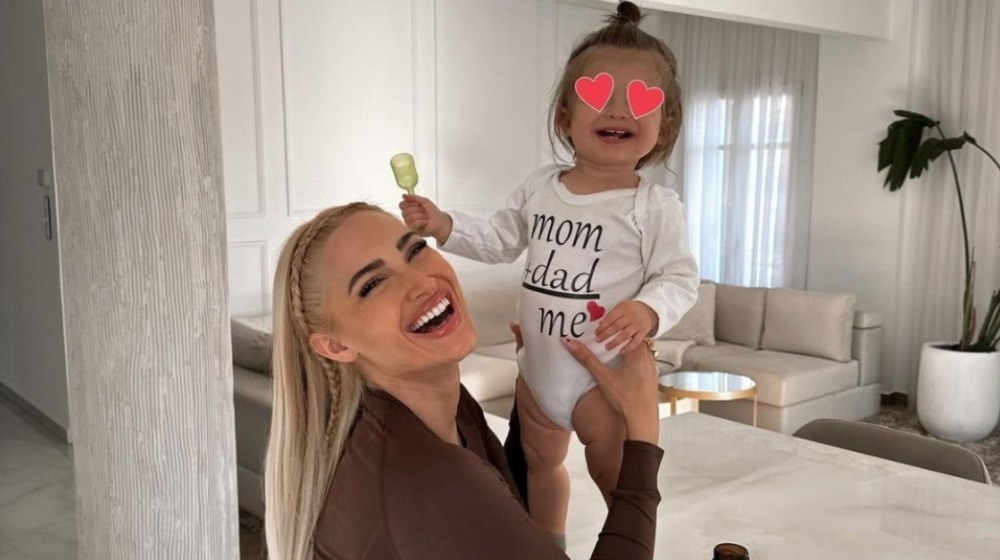 Μετά το "νουνίτο" η Ιωάννα Τούνη μας αποκάλυψε το νέο χαιδευτικό του Πάρη της [βίντεο]