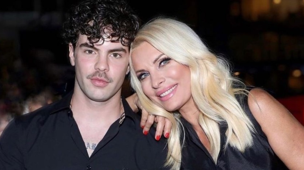 Μενεγάκη - Άγγελος Λάτσιος: Γιορτάζουν τα 19α γενέθλια της Λάουρας [εικόνες]