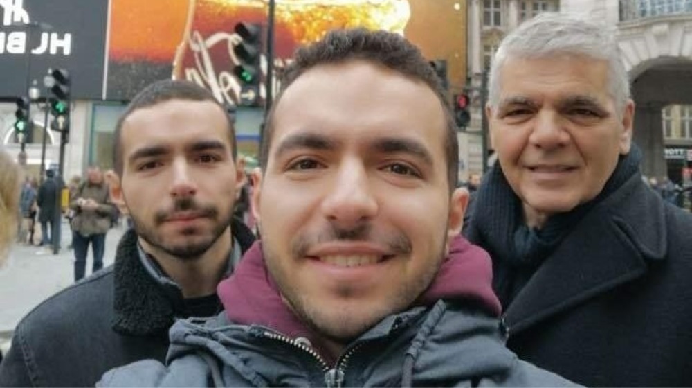 Κωστάκης Κωνσταντίνου: Με τους γιους του στο Λονδίνο [βίντεο]