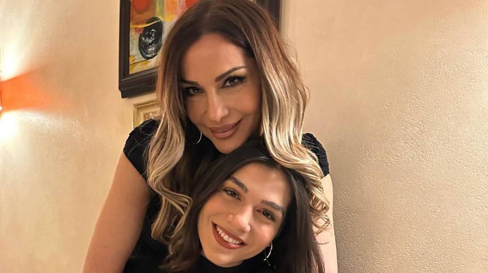 Δέσποινα – Μελίνα: Μαμά και κόρη ποζάρουν δείχνοντάς μας τους κοιλιακούς τους στο γυμναστήριο [εικόνα]