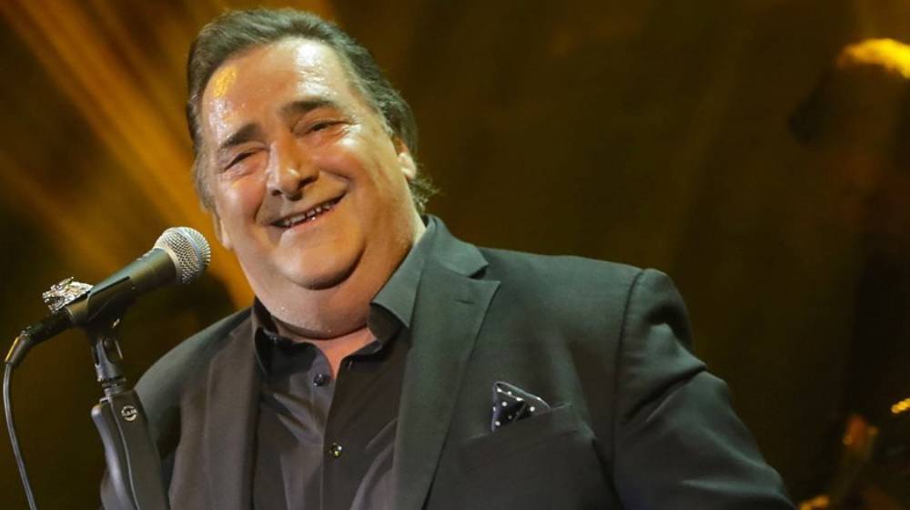 Βασίλης Καρράς: Η σύζυγος και η κόρη του έδωσαν φαγητό σε 100 οικογένειες ανήμερα του μνημοσύνου του